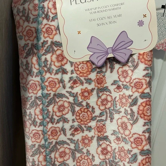 Floral Patterned Blanket - Picture 2 of 2